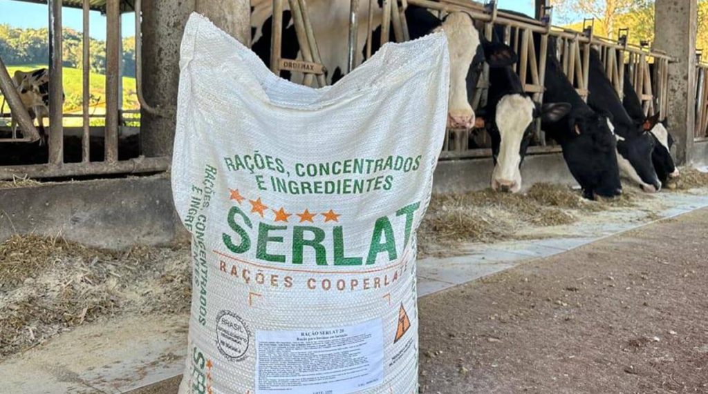 Emabalgem de ração para rebanho leiteiro Serlat da Cooperlate